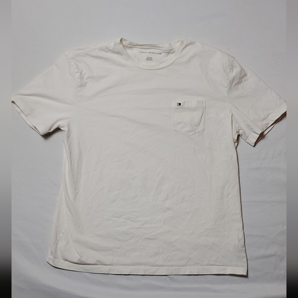 Size XL Tommy tee